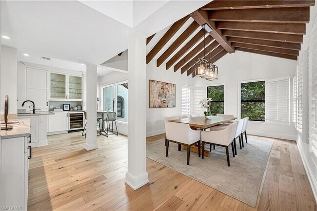 Building Photo - 5850 Pelican Bay Blvd