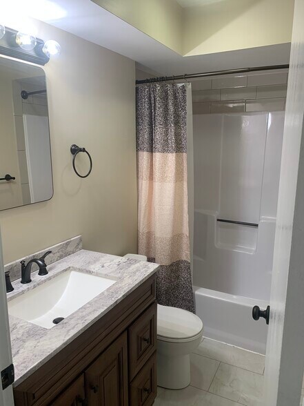 Bathroom - 431 Mason St