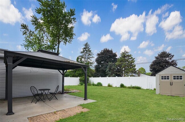 Building Photo - 37653 Longacre Dr