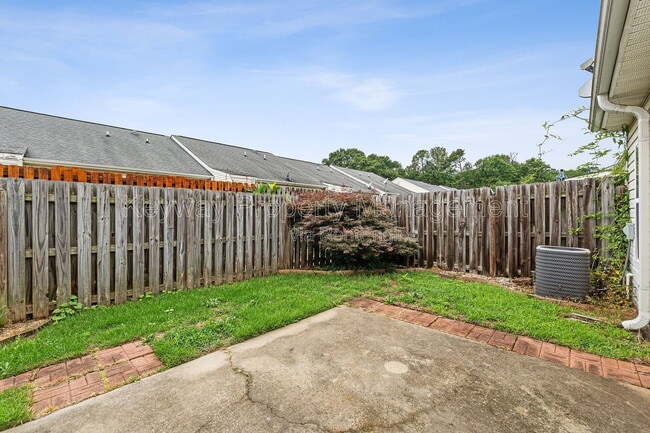 Building Photo - 208 Satomi Way