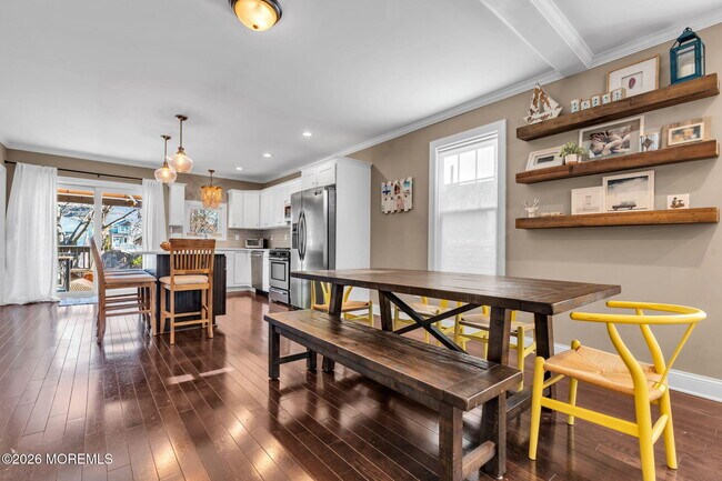 Building Photo - 510 Lareine Ave