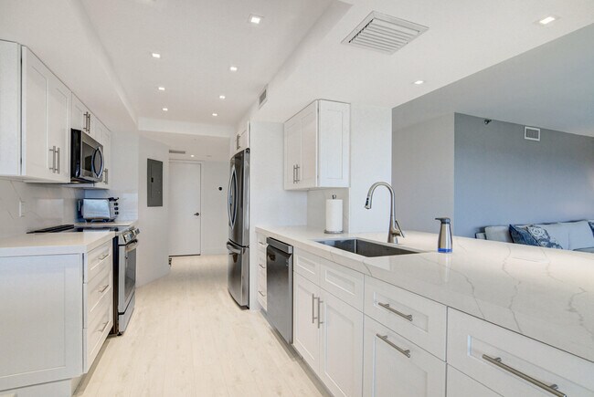 Building Photo - 4301 N Ocean Blvd