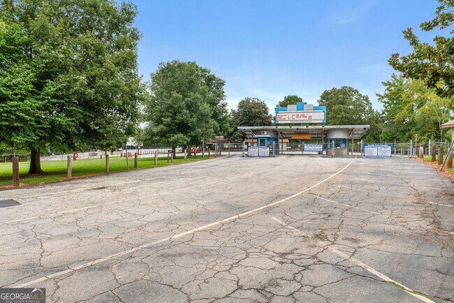 Building Photo - 1131 Custer Ave SE