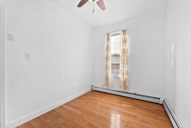 Building Photo - 1433 43rd St