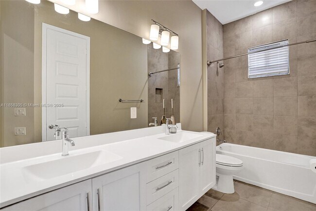 Building Photo - 10590 Mira Vista Dr
