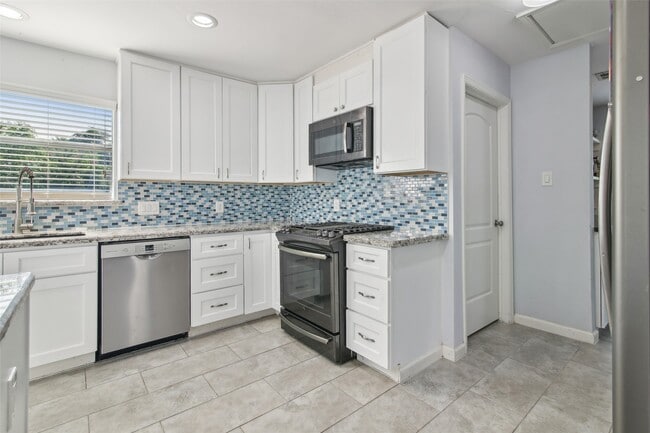 Building Photo - 14115 Briarhills Pkwy