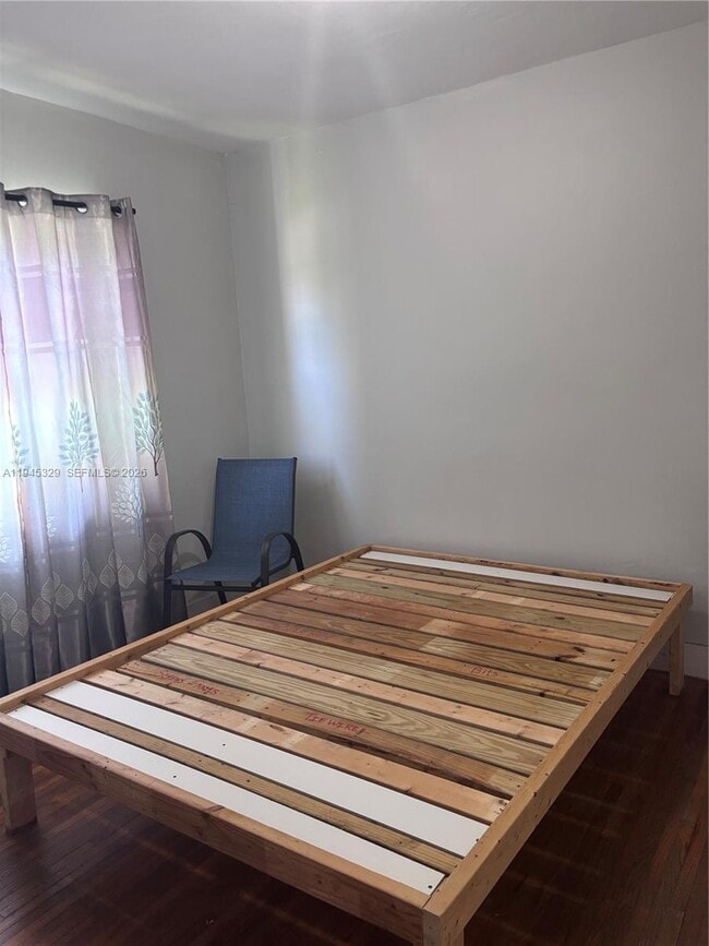 Building Photo - 680 NE 136th St