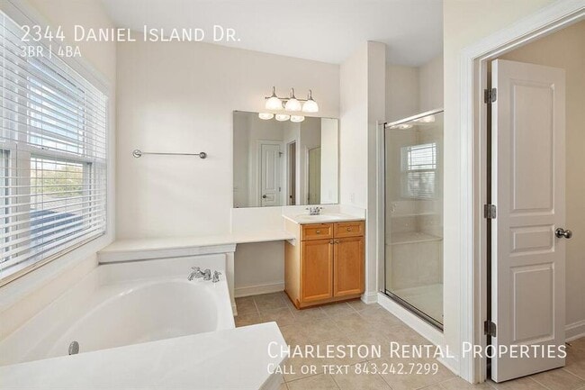 Building Photo - 2344 Daniel Island Dr