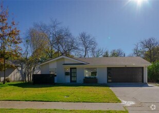 Building Photo - 727 Gaylewood Dr
