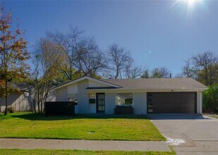 Building Photo - 727 Gaylewood Dr