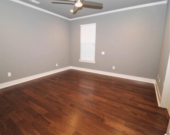 Building Photo - 2043 S Florida Way