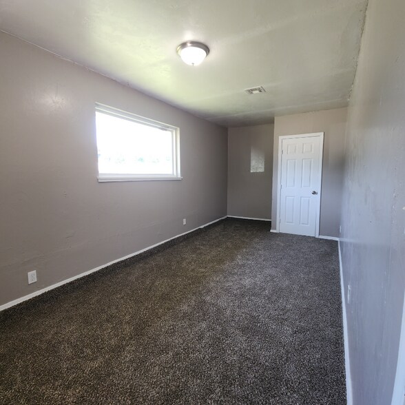 Building Photo - 908 Moraine Ave