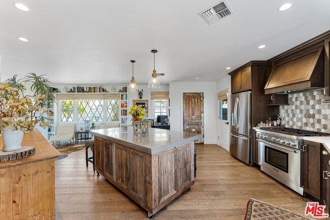 Building Photo - 4530 San Blas Ave