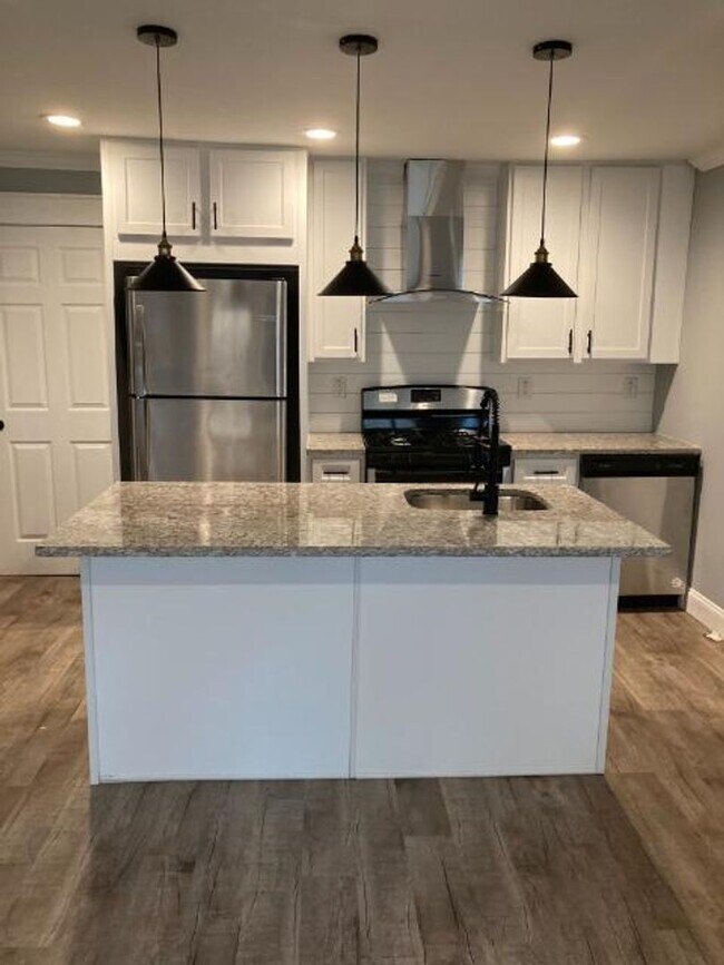 Building Photo - Charming 2-Bed, 2-Bath Home in Douglasville!