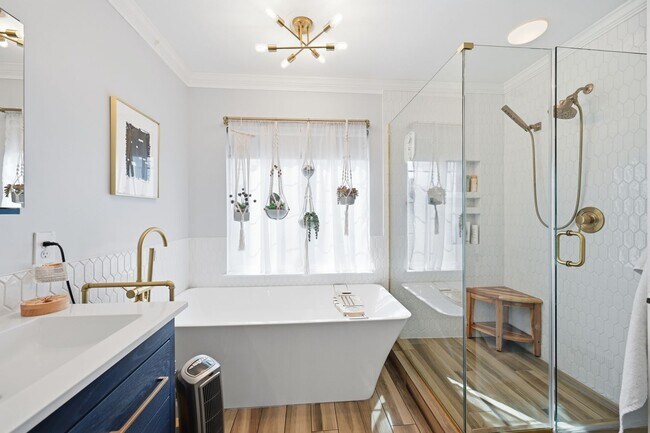 Building Photo - Spacious Home in a Great Leesburg Location