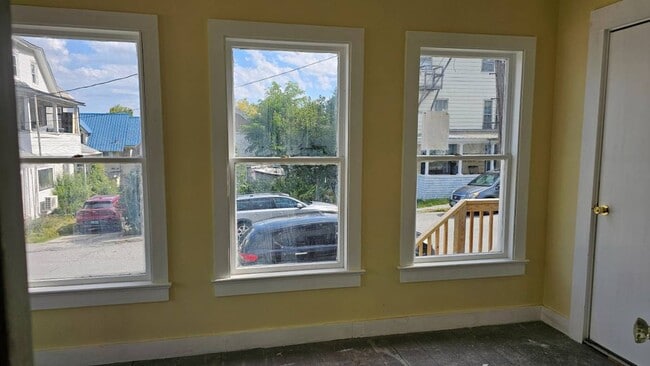 Building Photo - 158 3rd St