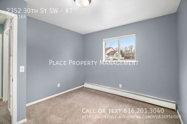 Building Photo - 2352 30th St SW #7 - 2 Bed/1 Bath Lower Ap...