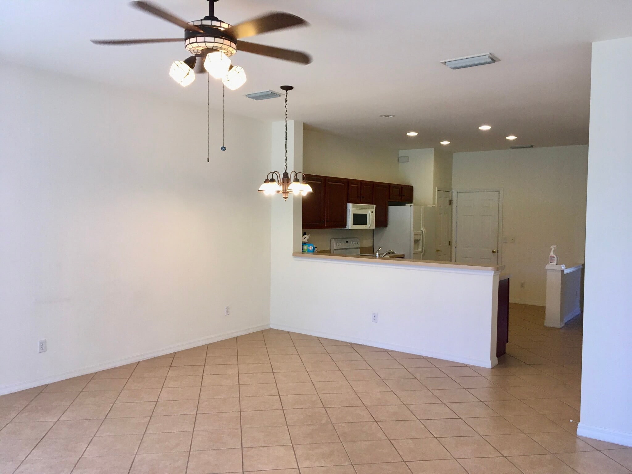Building Photo - 8361 Village Edge Cir