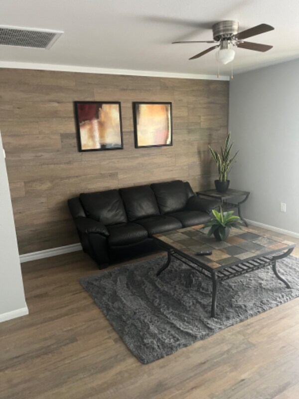 Building Photo - 12327 Farmington St