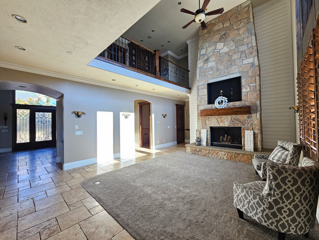 Building Photo - 738 Deer Hollow Rd