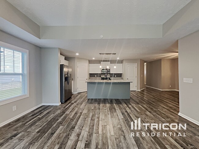 Building Photo - 552 Medallion Cir