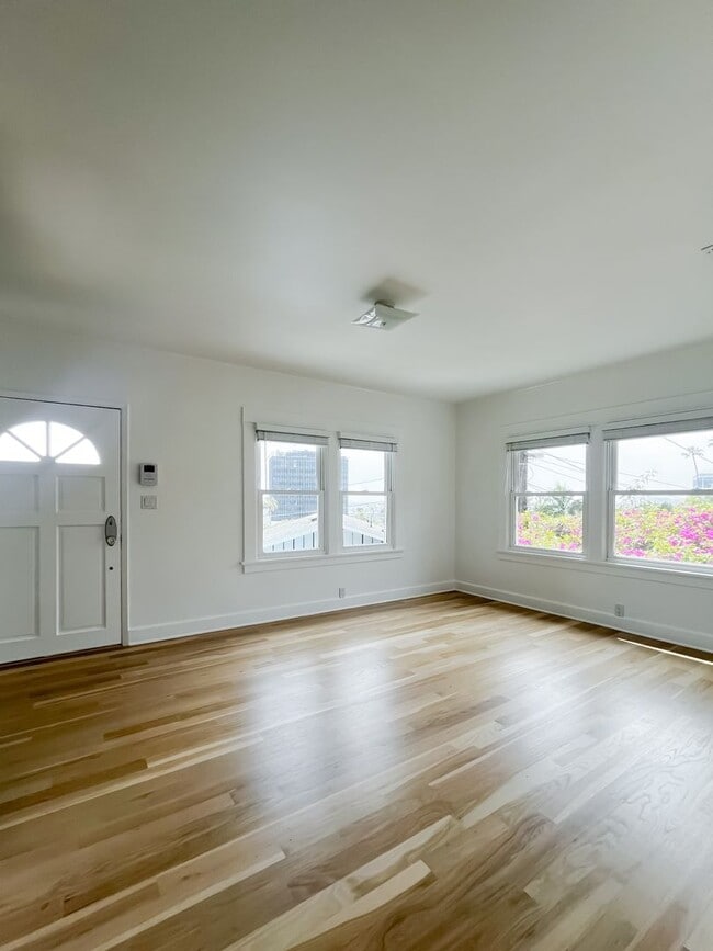 Building Photo - Unbelievable Stand-Alone 2-Bedroom House in Prime West Hollywood Hills
