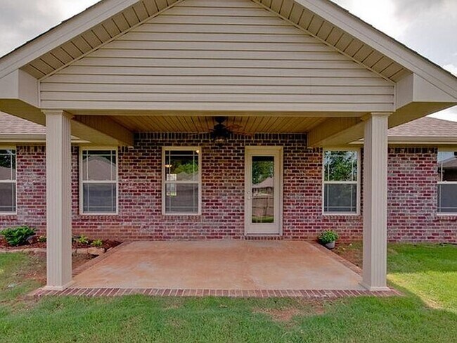 Building Photo - 207 Healey Dr