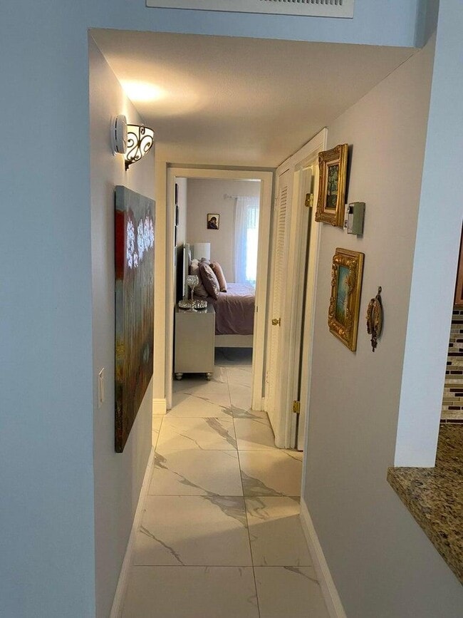 Building Photo - 579 Normandy Ln