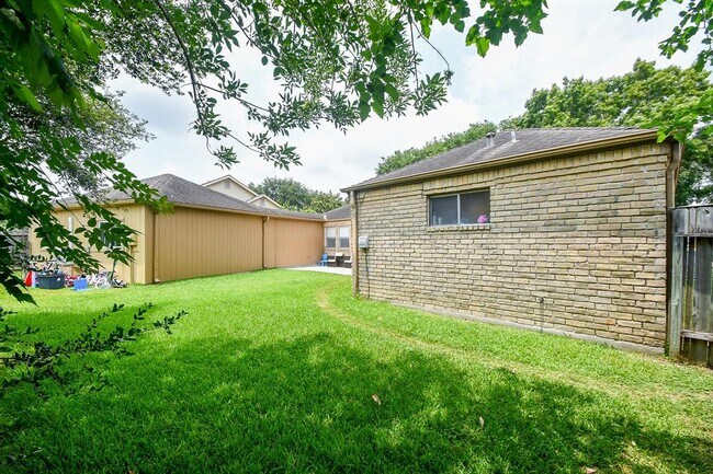 Building Photo - 7819 Candle Ln