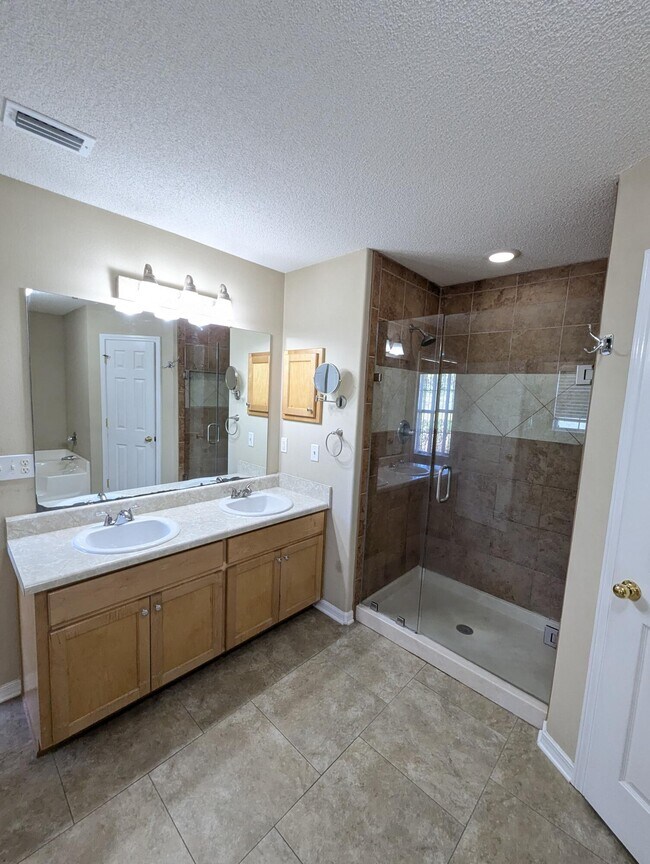 Building Photo - 9708 Parker Lake Cir