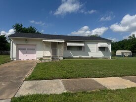 Building Photo - 229 E Xyler St