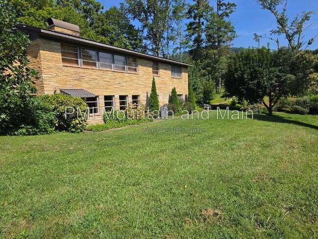 Building Photo - 99 Marlborough Rd