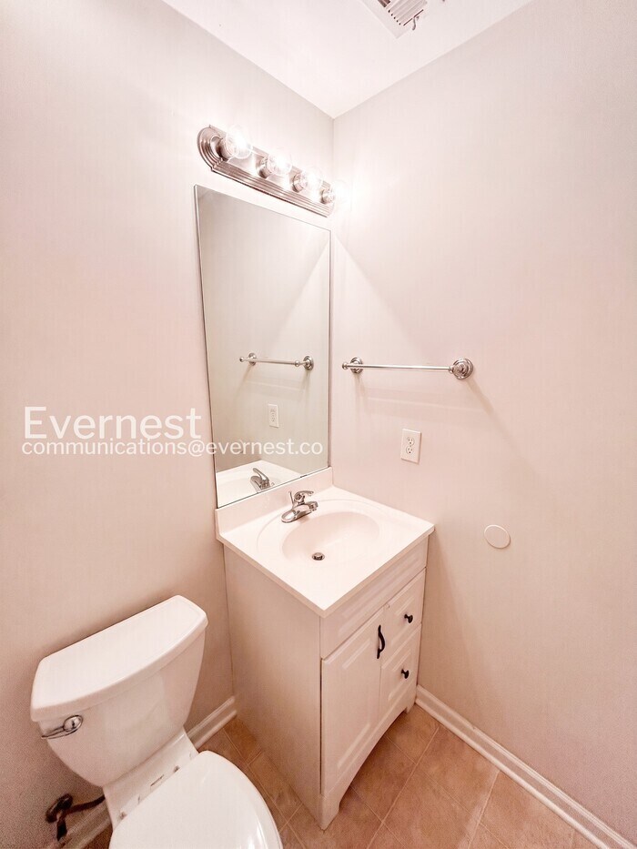 Building Photo - 701 Vineland Ct