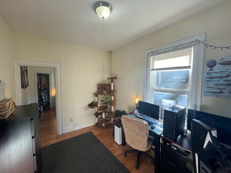 Building Photo - 103 Calumet St