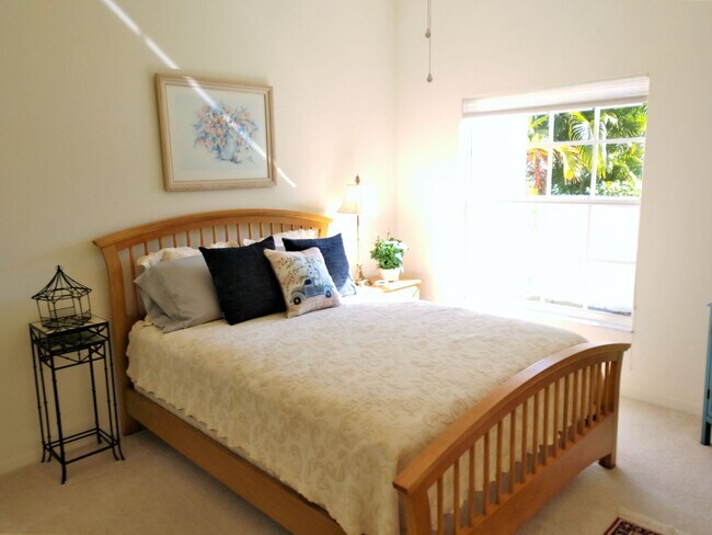 Building Photo - Seasonal Short-Term Villa located in Pelican Pointe Golf & Country Club!