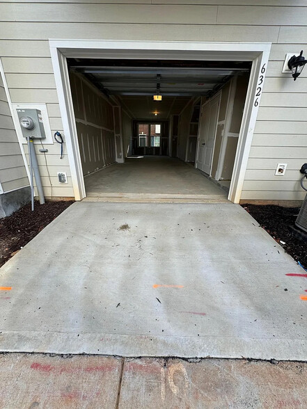 Building Photo - Room in Townhome on Cleburne Ct