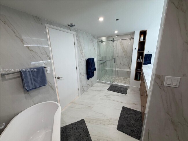 Building Photo - 20191 E Country Club Dr