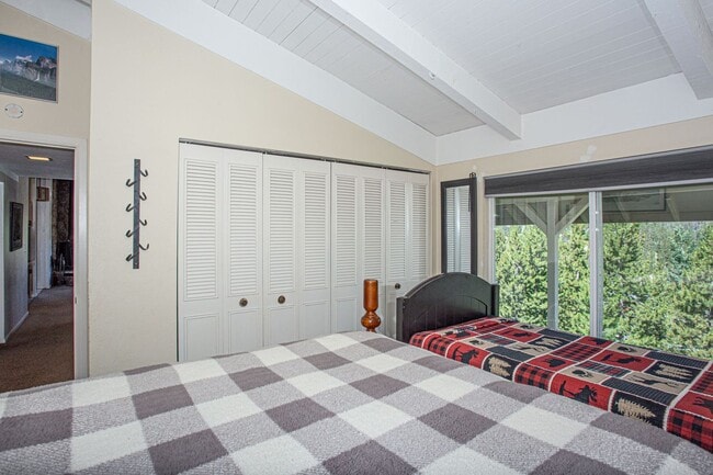 Building Photo - Peak 7 Home! Great Deck and Views! 9 month...