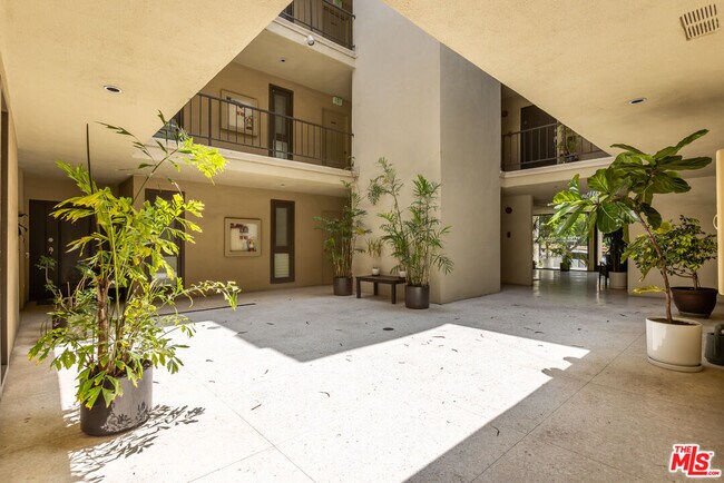Building Photo - 11789 Montana Ave