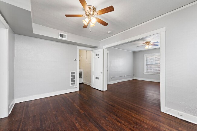 Floorplan - 1115-1121 W 40th ST