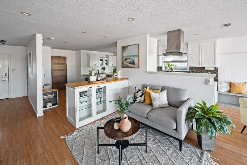 Building Photo - 607 Sand Hook Isle