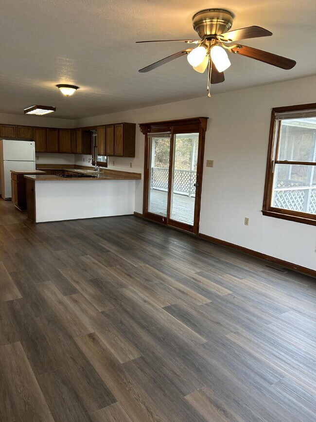 Building Photo - 322 Junction Rd