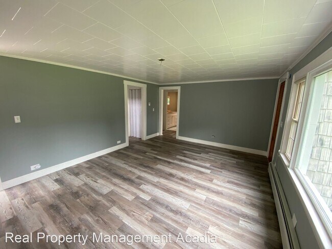 Building Photo - 3 br, 1.5 bath House - 13 Elm Street