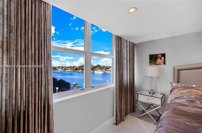 Building Photo - 5838 Collins Ave