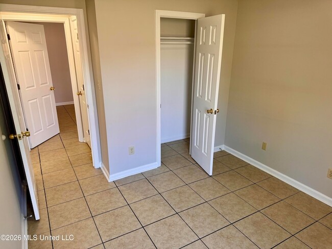 Building Photo - 7011 Hampton Dr