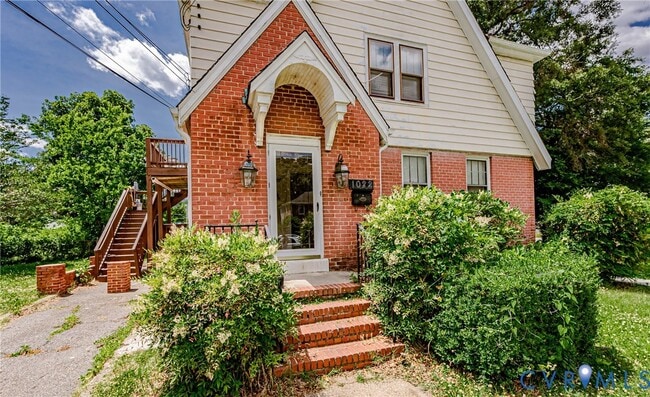 Building Photo - 1022 W 48th St