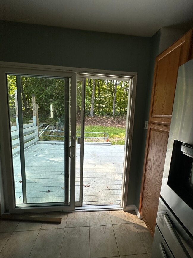 Building Photo - 20 Eastview Dr