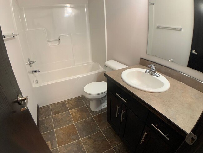 Building Photo - 3 Bed 3 Bath Single Family Home