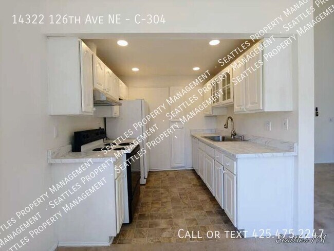 Building Photo - Top Floor 2 Bedroom Condo- with Vaulted Ce...