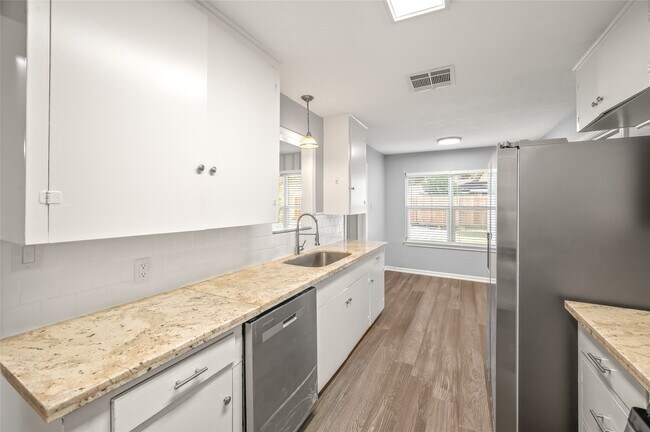 Building Photo - 8527 Greenbush St